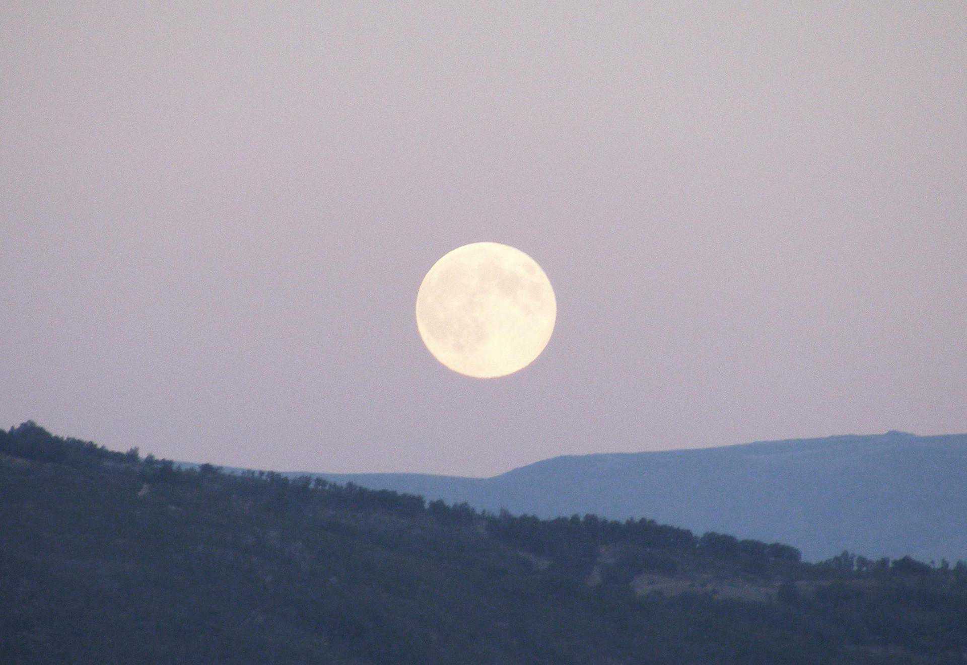 Luna de agosto en Sotoserrano