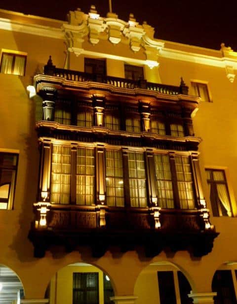 Balcón en la Plaza Mayor de Lima