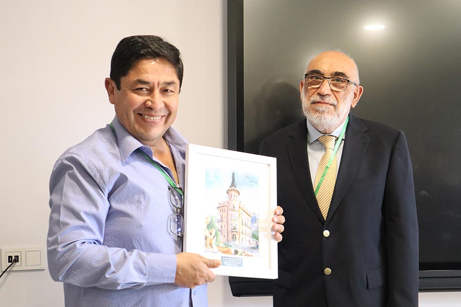 Dr. Alexander Daniel Obando Sánchez por su tarea de investigación