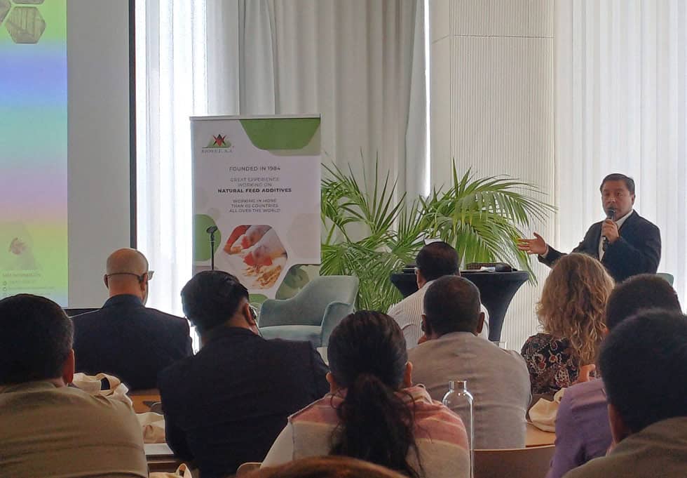 Ing. Hugo Patiño demostró la eficacia del Alquermold Natural como conservante